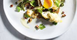Galettes De Sarrasin Pesto De Persil Et Salade De Chou Fleur Roti Ricardo Recipe Roasted Cauliflower Salad Brunch Recipes Ricardo Recipe