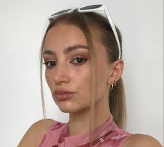 I started a side hustle in my parents' hallway