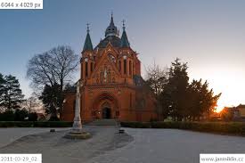 Břeclav leží v údolí řeky dyje, poblíž hranic s rakouskem a slovenskem. Kostel Navstiveni Panny Marie Postorna Breclav Jan Miklin
