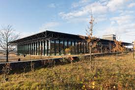 Dit is de grootste zaal van het museum en is gevuld met allerlei militaire voertuigen. National Military Museum Soest Tracesofwar Com