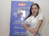 Foto hot model mata lensa antv : Baju Cupi Cupita Melorot Saat Manggung Bareng Pamela Safitri