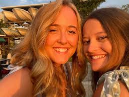 Leah Stewart's Instagram, Twitter & Facebook