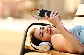 Actualidad Noticias Musica Primera Tienda Digital En Venezuela Para Descarga De Musica Legal En Bolivares El Beats Headphones In Ear Headphones Headphones