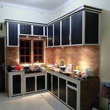 Dapur yang mungil dan kecil bisa disiasati supaya terlihat luas dan maksimal, baca artikel berikut: 6 Model Kitchen Set Aluminium Untuk Rumah Minimalis Suka Yang Mana