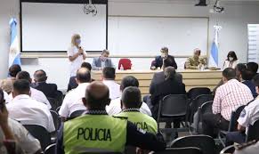 Mientras tranto, los tucumanos se mantienen en vilo este viernes a la espera del anuncio del gobernador juan manzur para saber cuáles serán las restricciones para disminuir la circulación en plena segunda ola de coronavirus que. El Coe Se Suma A Las Restricciones Anunciadas Por Nacion Ministerio De Salud Publica De Tucuman