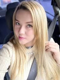 Tania Vazquez's Instagram, Twitter & Facebook