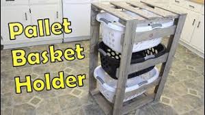 Werkzeug und baumaterial für profis und heimwerker. Diy Laundry Basket Holder Organizer Pallet Projects Youtube