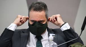O coronel elcio franco, número dois do ministério da saúde durante a gestão de eduardo pazuello, é ouvido neste momento pela cpi da covid. 5tnpumb1t3r6bm