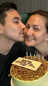 Dirayakan Bertiga Tanpa Kedua Putranya, Ini 7 Potret Perayaan Ulang Tahun  Donna Agnesia yang Ke-45