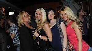 I was not going to do one today but since everyone is still pretty jet lagged and asleep in our hotel room, i decided to take some time writing a post on arizona, our … Spring Break Party Im Rottweiler Fame Sexy Roller Girls Wild Shower Dance Huftschwung Wettbewerb Eine Originale Beach Bar Und Ein Zuchtiger Wet T Shirt Contest Schwarzwalder Bote