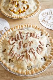 Now, you can look to this helpful shortcut for more than just your dessert, because here are recipes for everything from appetizers to desserts that use a refrigerated pie crust. 25 Decorative Pie Crust Ideas Nobiggie Net