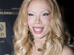 Entertainerin lorielle london galt lange zeit als lorielle london wurde 1983 in birkenfeld als kind einer deutschen modeschneiderin und eines amerikanischen soldaten geboren und wuchs im. Lorielle London Bei Der Jummimuus Gala In Koln Tikonline De