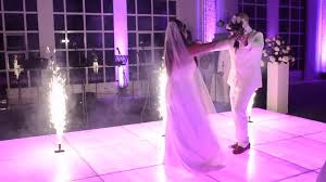 We did not find results for: Efecto Volcanes De Polvora Fria Y Pista Led En Baile De Los Novios En Boda On Make A Gif