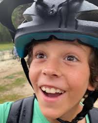 Their faces when they find out they have the little sister they've been  dreaming of. Welcome to Team Green sweet Luna 🌗❤️ We can't wait to explore  with you.