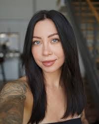 Jenny Greenwood's Instagram, Twitter & Facebook