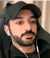 Who is always texting you everyday to make sure you're okay Me: No body .