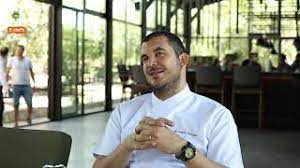 Gq men yılın şefi seçilen sezener, bilkent turizm ve otel i̇şletmeciliği . E Chef Od Urla Youtube