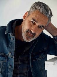 Larry Cali's Instagram, Twitter & Facebook