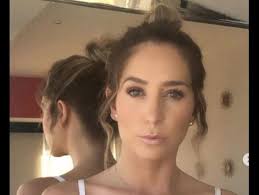 Inició su carrera en 1988 como modelo con el perfil latino internacional infantil en pasarela, foto fija y en comerciales, en 1989 en la televisión y unitarios. Geraldine Bazan Foto De Su Antes Y Despues Y Su Aplaudible Respuesta Actitudfem