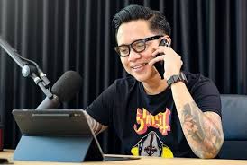 Lulus sma di tahun 1998, gofar hilman tak melanjutkan pendidikannya ke jenjang perkuliahan. Foto Bareng Kak Seto Gofar Hilman Panutan Gaya Rambut Gue Kumparan Com