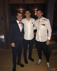 Lucas hernández is the brother of theo hernández (ac milan). Theo Y Lucas Hernandez Junto A Un Amigo En La Nochevieja De 2016 Lucas Y Theo Hernandez Dos Hermanos Futbolistas Foto En Bekia Actualidad