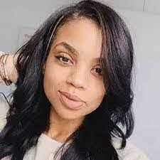 Monique Snell's Instagram, Twitter & Facebook