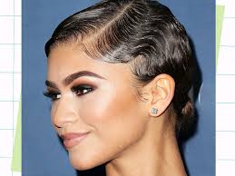 A waving lotion was applied to the hair to help it retain its shape. A Step By Step Guide To Creating Finger Waves