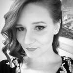 Danielle Kennington's Instagram, Twitter & Facebook