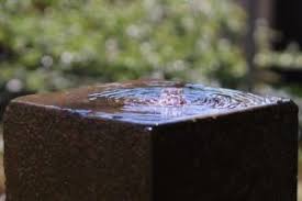Eine auffangschale für einen brunnen gießen sie am besten in einer erdmulde. Stimmungsvolle Zierbrunnen Fur Garten Und Terrasse
