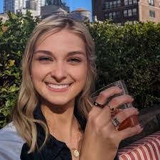 Leah Davenport's Instagram, Twitter & Facebook