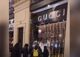 Mayoral sigla il gol del vantaggio dopo soli 3' di gioco, ma il risultato sembra poter prendere qualsiasi piega per tutta la prima frazione. Pirat Bolest Uzvratni Poziv Gucci Torino Livelovegetoutside Com