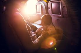Sunt doar câteva dintre lucrurile interzise pe care moldovenii încearcă să le ia la bordul avionului chiar dacă sunt atenţionaţi că nu au voie să o facă. Top 10 Obiecte De Luat In Avion Cand Calatoresti Cu Bebelusul