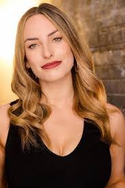 Ali Beaton's Instagram, Twitter & Facebook