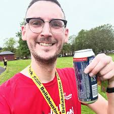 Laz thought with my 2 broken ribs and strained hamstring we were a pretty  good match for each other in a race to the beach. 🔥😂😁🏃🏼‍➡️🏃🏽‍♂️‍➡️  You'll have to guess who won…?