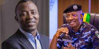 Movement Condemns Assault On Sowore In Police Custody, Asks Nigerians To Resist Injustice | Sahara Reporters https://bit.ly/4orEBiI