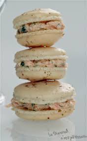 Le Mercredi C Est Patisserie Macarons Aux Rillettes De Saumon Aperitif Gastronomique Recette Macaron Recettes De Cuisine
