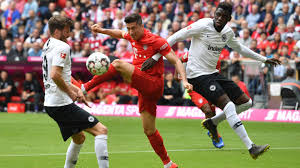 Borussia mönchengladbach hat den fc bayern münchen in einem dramatischen spitzenspiel mit 2:1 (0:0) besiegt. Bundesliga Duell Zwischen Frankfurt Und Bayern Wird Im Free Tv Ubertragen Stern De