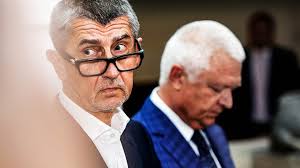 V dnešní době nosí dioptrické brýle nebo kontaktní čočky více než polovina lidí. Pravnici Ktere Si Najali Babis S Faltynkem Bratri Bartoncikovi Se Politicky Citlivych Kauz Neboji Zpravy Tiscali Cz