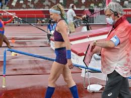 Com 15 de idade, já saltava 5,30m, uma marca maior que o recorde mundial feminino do salto com vara. Pjn Jlwbintfzm