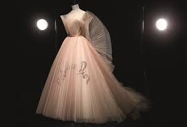 Considering the fact that this article is about the looks that ruled the 1950's, what can't be ignored is the new look by christian dior. Christian Dior New Look The Culture Concept Circle