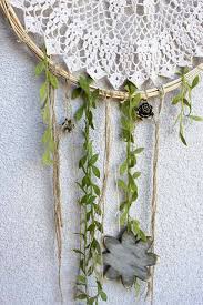 Green Bird Diy Mode Deko Und Interieur Diy Traumfanger Wanddeko Aus Hakeldeckchen Und Peddigrohr Decke Hakeln Traumfanger Diy Diy Wanddeko