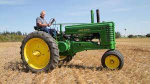 Deere & company continued to sell tractors under the waterloo boy name until 1923 when the john deere model d was introduced. John Deere Model A B Youtube