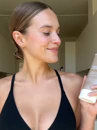 How to Avoid Patchy Hands When Self Tanning