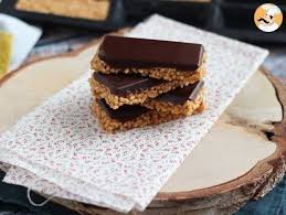 Barres De Cereales Au Riz Souffle Et Chocolat Recette Ptitchef Recette En 2020 Dessert Barre De Cereales Carres Rice Krispies