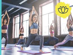 Quinn describes power vinyasa, and how it comes to combine both vigorous exercise and meditation. Vinyasa Power Yoga Bock Auf Sport Kursstudio Rhede