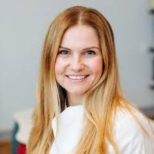 Ursula Robertson's Instagram, Twitter & Facebook