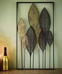 Op Zoek Naar Een Eye Catcher Voor Aan De Wand Deze Unieke Metalen Wanddecoratie Is Helemaal Van Deze Tijd Metaal Decoraties Wanden