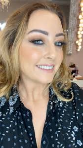 Reverse Cat eye in the blink of an eye !! Watch this space 😂😂  #reversecateye #perfectforhoodedeyes #glammakeup  #amoremakeupbysarahjanewall #watchthisspace #irishmakeupartist  #droghedamakeupartist