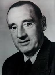 Fred Hackett's Instagram, Twitter & Facebook