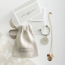 Posted on november 14, 2018 november 11, 2018 by isabel beadingeditor. Sterling Silver Disc Bracelet Jewelry Packaging Design Jewelry Packaging Jewelry Branding